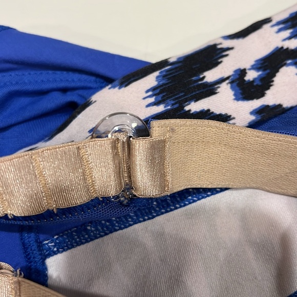 Lululemon Ikat Push Your Limits Tank w/animal print Cris-Cross straps - Blue💙 - Picture 6 of 7